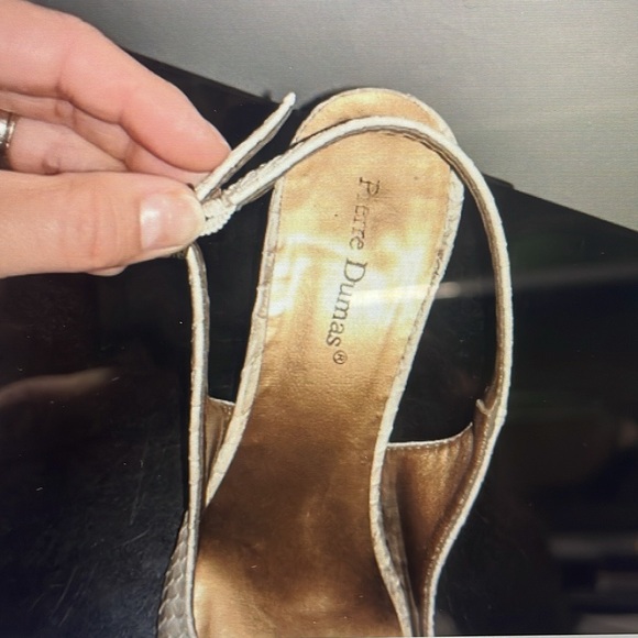 Pierre Dumas Women's Cream Alligator Slingbacks - Picture 2 of 7